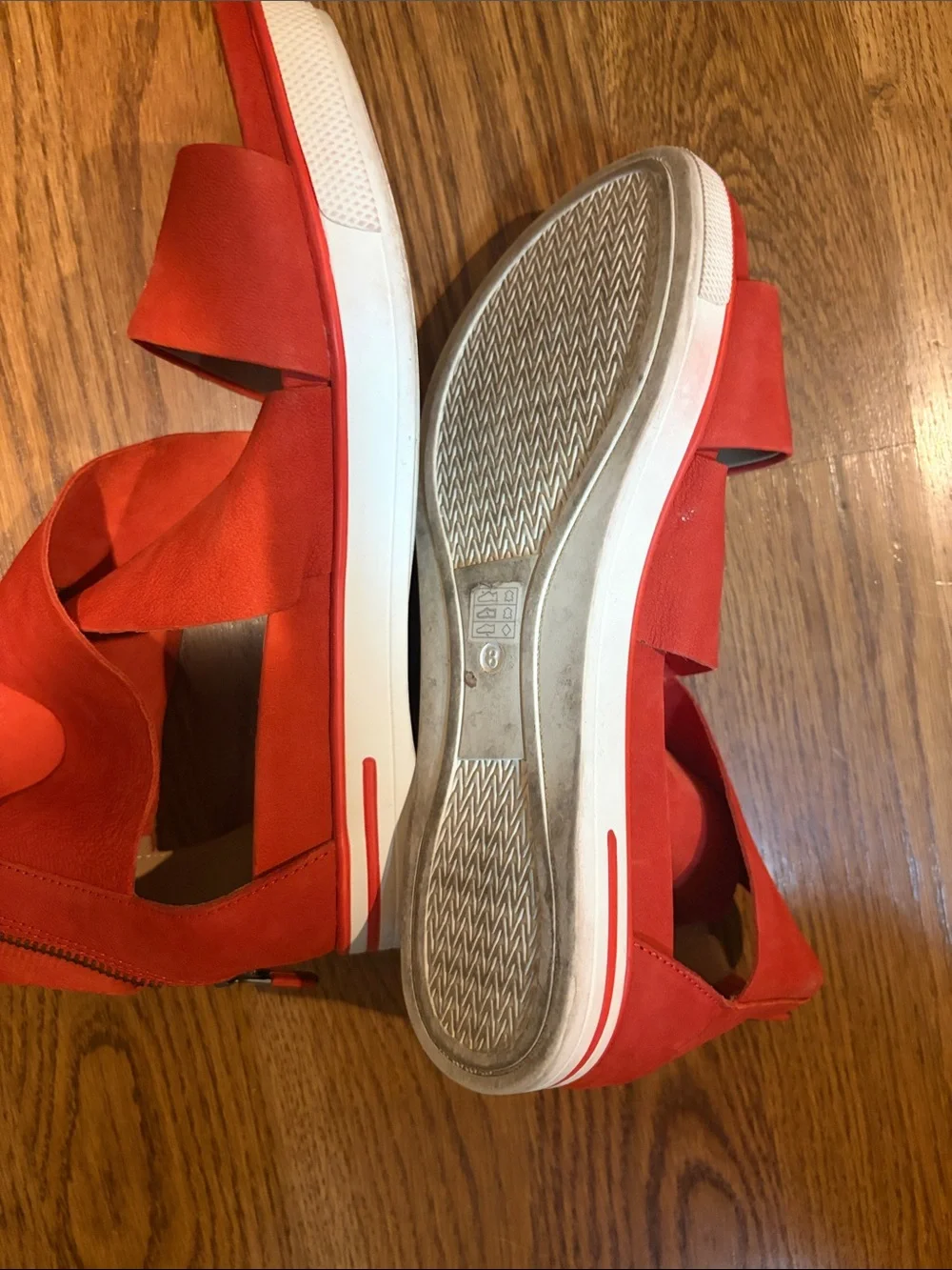 Eileen Fisher Red Suede Crossover Strap Sandals - Picture 3 of 4
